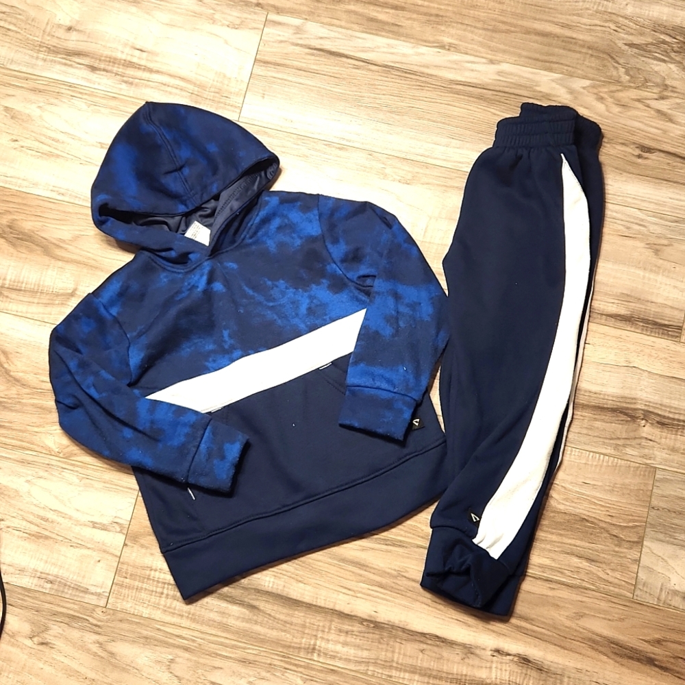 Blue and white Cheetah Brand set